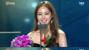 ‘SBS 연기대상’ 한예슬 “테디, 내년엔 더 사랑하자 ‘쪽~’”