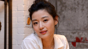 [연예 뉴스 스테이션] 전지현 “여보, 자지 마” 애교…연말 시상식 말말말