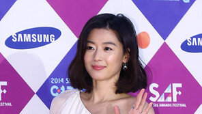 [화보] ‘SBS 연기대상’ 전지현, 여신 자태 뽐낸 드레스