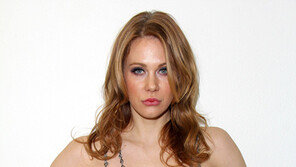 [화보] 메이틀랜드 워드, 아찔하게 가린 새해기념 화보