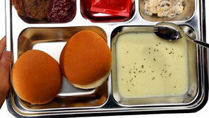 ‘군대리아’ 햄버거 커진다…패티 양 2배에 감자튀김까지?