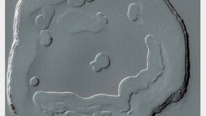 화성 표면에 ‘스마일’ 지형이? “이산화탄소 얼어서 이루어진 것…포착 쉽지 않아”