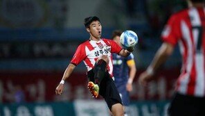 슈틸리케의 눈은 틀리지 않았다! 원톱 이정협 첫 골…한국 1:0 호주