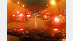 [시동 켜요 착한운전]소방차 사이렌 울리자 차량들 좌우로 좌~악… 새해 첫날 터널속 ‘모세의 기적’