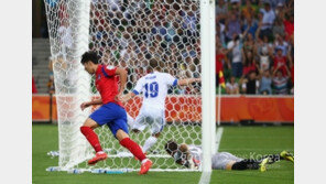 손흥민 해트트릭 하고도 "패배하게 돼 부끄럽다" 자책