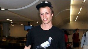 기내난동 패리스 힐튼 남동생, 징역 20년 가능성