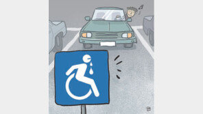 오늘도 맴맴… 휠체어의 눈물 