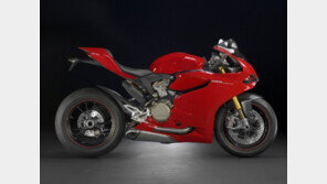 두카티, 2월 프로모션 “레이싱 슈트 증정, 무이자 할부 등”