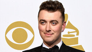 그래미 어워드 4관왕 샘 스미스, 커밍아웃 “남자한테 차여 이 음반 나왔다”