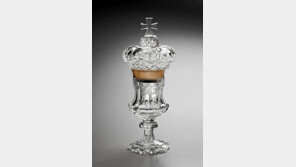 빛으로 빚은 유리잔