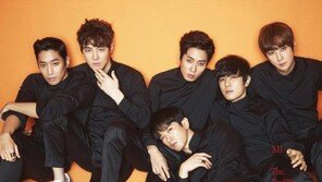 신화, 타이틀곡 ‘표적’ 26일 공개… 신화 특유의 퍼포먼스 기대↑