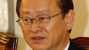 이부영 정계은퇴 선언 “정치인의 멍에 내려놓고…작은 힘이나마 보태며 살겠다”