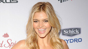 [화보] 레드카펫서 탄력 몸매 뽐내는 유명 모델들