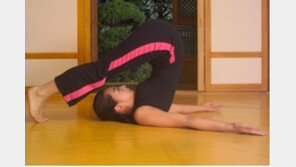 왕혜문, 식욕 억제에 도움 되는 자세 공개…‘명품 몸매’ 비결 알고보니 요가? 