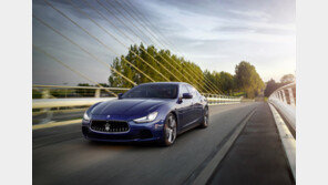 [리얼로드테스트] 공격적이고 섹시한 마세라티…4륜구동 세단의 혁신