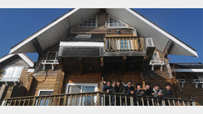 “집에서 좀처럼 글이 안 나오는 작가들에겐 꿈같은 공간”