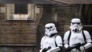 장례식에 등장한 스톰 트루퍼… 부인 “남편 색다른 장례식 원했다”