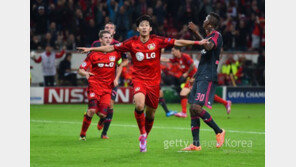 손흥민, 헤트트릭으로 역대 시즌 최다 골 경신… 차범근 기록과는 5골 차