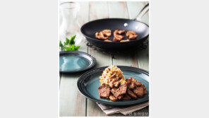 [우먼 동아일보 TV] 색다른 설날 요리 레시피! 푸드스타일리스트 김현학이 제안하는 르크루제 TNS 프라이팬과 오션 블루 접시 요리