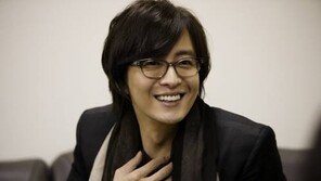 ‘결별’ 배용준 소속사 대주주...연예인 주식부자 3위, 주식 평가액이 무려