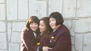 ‘앵그리맘’ 김희선, 교복 입고 ‘방부제 미모’ 과시… 놀라워!