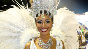 [화보] 브라질 카니발 축제 현장… 화끈한 삼바의 여인