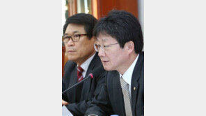 유승민 “세월호 인양 문제 국민동의 구해 빨리 추진할 것”