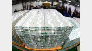 기준금리 동결한 한국은행, 금리 추가 인하 가능성은…?