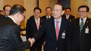 위기때마다 의원 차출… 2016년 총선출마땐 개각 불가피