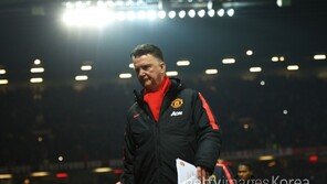 판 할 맨유 감독, 시즌 전 천명 ‘팀 챔스 복귀’ 성사시킬까