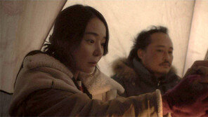 모호한 욕망, 비열한 일상… 묵직하게 남는 불편함