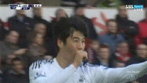 기성용, 스완지 맨유전서 5호골 넣은 후 ‘젖병 세리머니’…한혜진 임신?