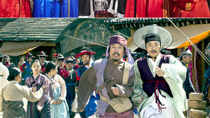 안방극장은 ‘복면가왕’ 극장가는 ‘조선명탐정’