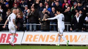 기성용 “동점골 쏘고 젖병 세리머니…ㅎㅎ”