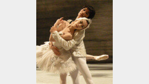 佛파리 발레 사로잡은 ‘한국의 백조’