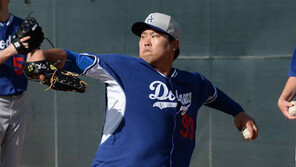 류현진 첫 불펜피칭, 슬라이더 팍팍!