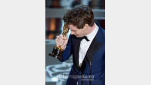 [화보] ‘아카데미 남우주연상’ 에디 레드메인 “이 상은 ALS 환우들 위한 것”