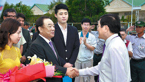 베트남 주석, 태광실업 공장엔 왜?