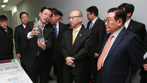 JW중외제약 공장 방문한 문형표 복지