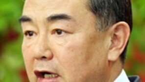 중국 외교부장 “전쟁범죄 감추려는 이들 있어” 아베 겨냥?