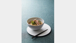 서울 웨스틴조선호텔 홍연 “춘풍화기특선”