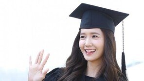 소녀시대 윤아, 동국대 졸업… 연인 이승기가 받았던 공로상 수상 ‘훈훈’