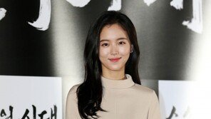 ‘순수의 시대’ 강한나 “신하균과 베드신, 부담됐다” 고백