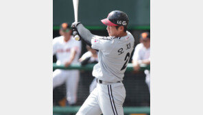 [홍재현 기자의 오키나와 리포트] 3안타 오지환, 박용택 도플갱어