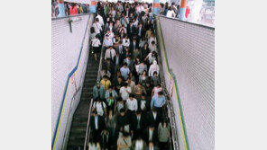 가장 붐빈 지하철역 1위는 강남역, 가장 적은 이용객이 이용하는 역은?