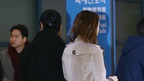 ‘귀국’ 이병헌, 이민정에 에스코트… ‘우리 아내, 금이야 옥이야’