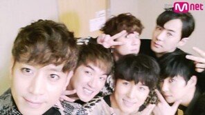 신화, 데뷔 17년차 맞아? ‘엠카운트다운’ 대기실서 ‘방부제 외모’ 뽐내