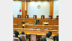 간통죄 폐지 확정, 헌재 재판관 7대 2 의견으로 위헌 판결 선고