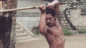 ‘순수의 시대’ 신하균 “씨름선수 같은 몸으로 베드신은…”