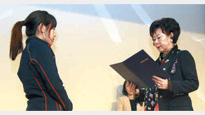 롯데장학재단 964명에 장학금 23억